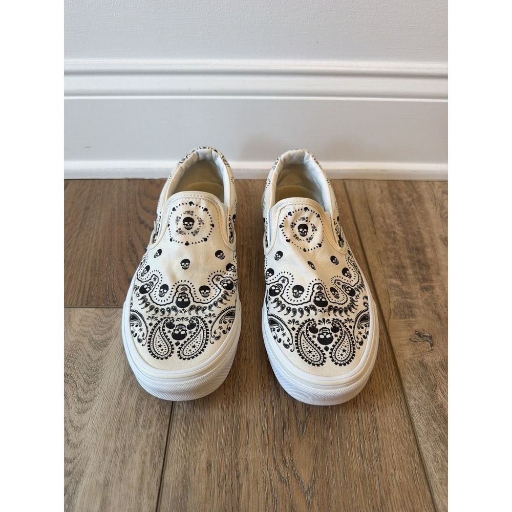 Vans Classic Slip-On Bandana Skulls White Black Shoes M 7.5 / W 9 VN0A33TB42S